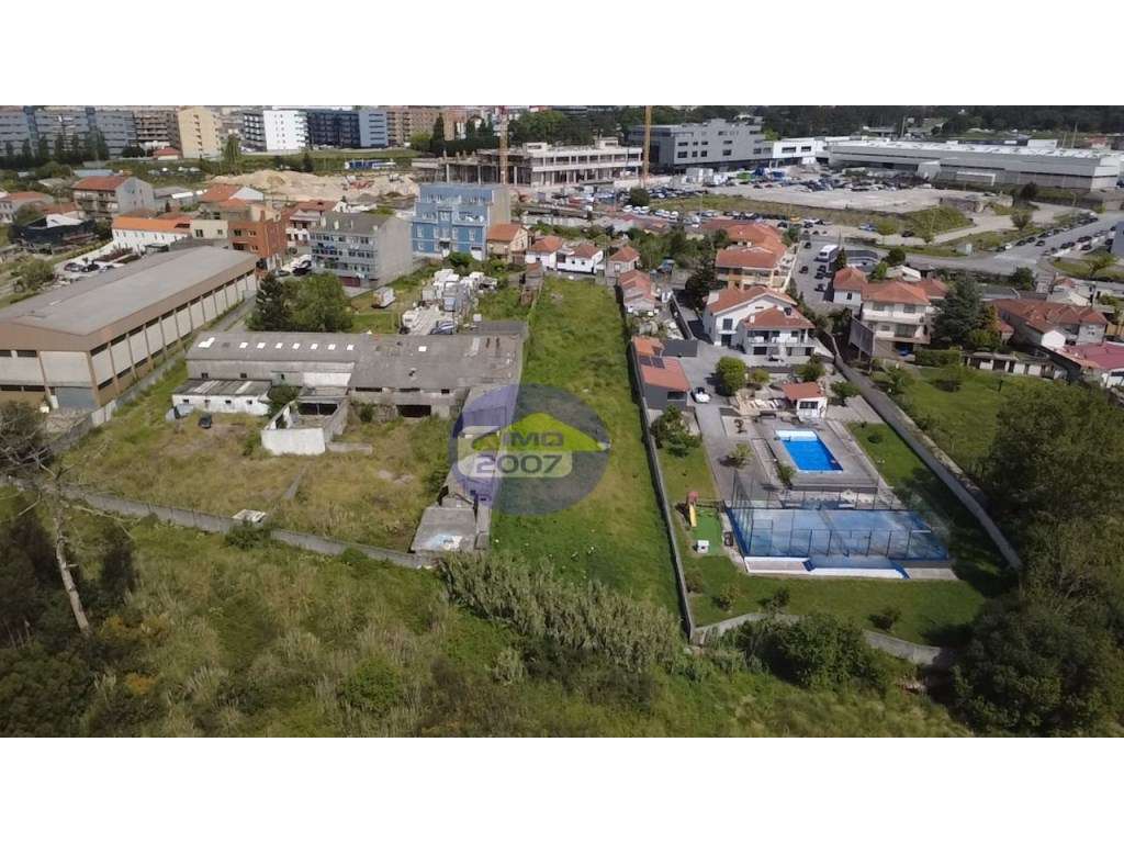 Terreno na Madalena com vista mar e elevado potencial construtivo-3