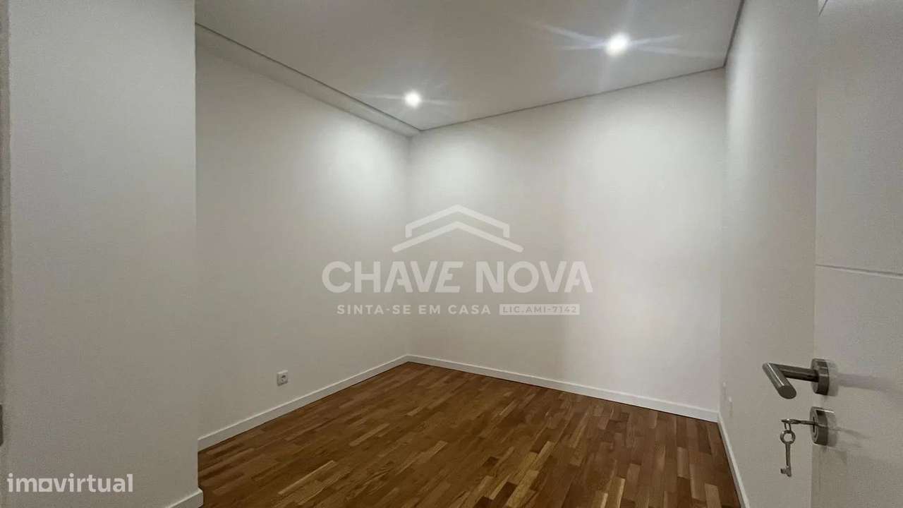 T2+1 Renovado na Madalena Com varanda, Box e Vista Mar  MAD/02209/CO-8