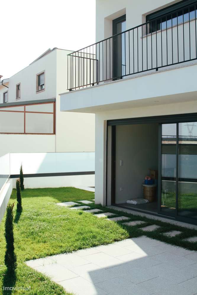 Moradia Exclusiva com Piscina- Pronta a Habitar-17