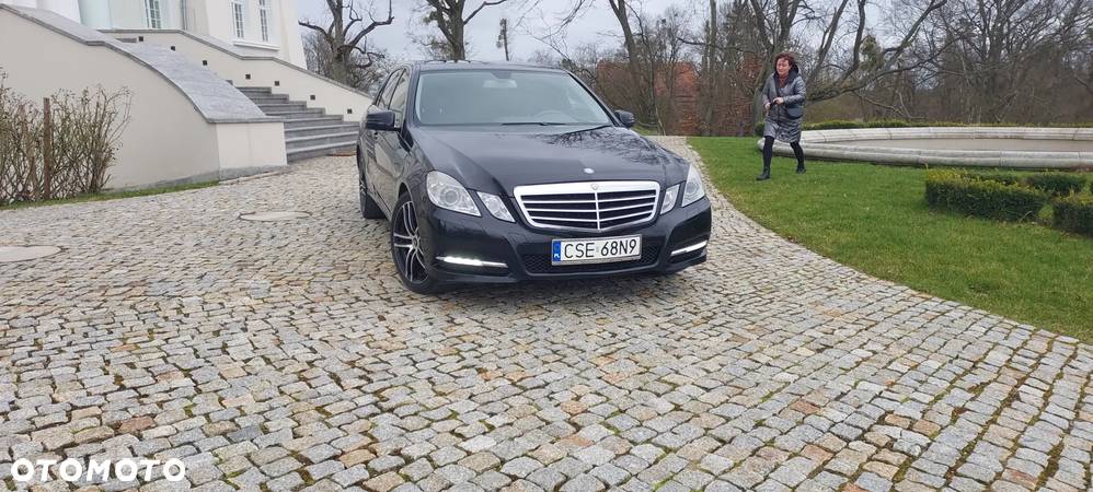 Mercedes-Benz Klasa E 220 T CDI DPF BlueEFFICIENCY Automatik Avantgarde - 2