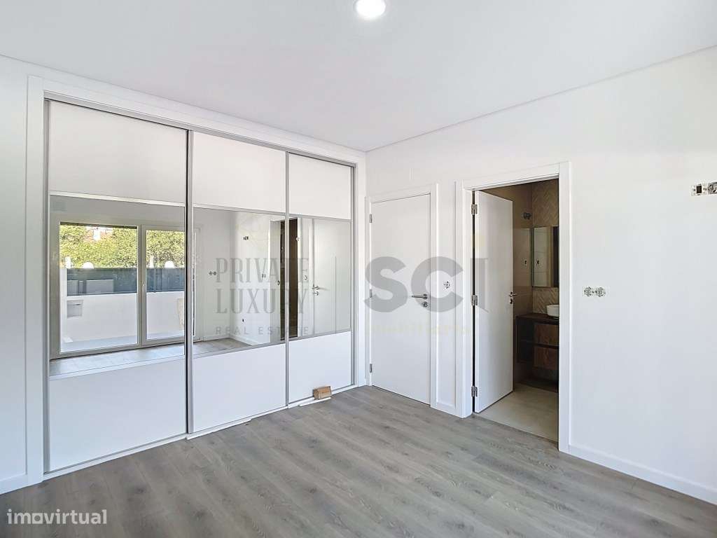 Moradia Térrea independente T3+1 em Fernão Ferro, boas áreas-12