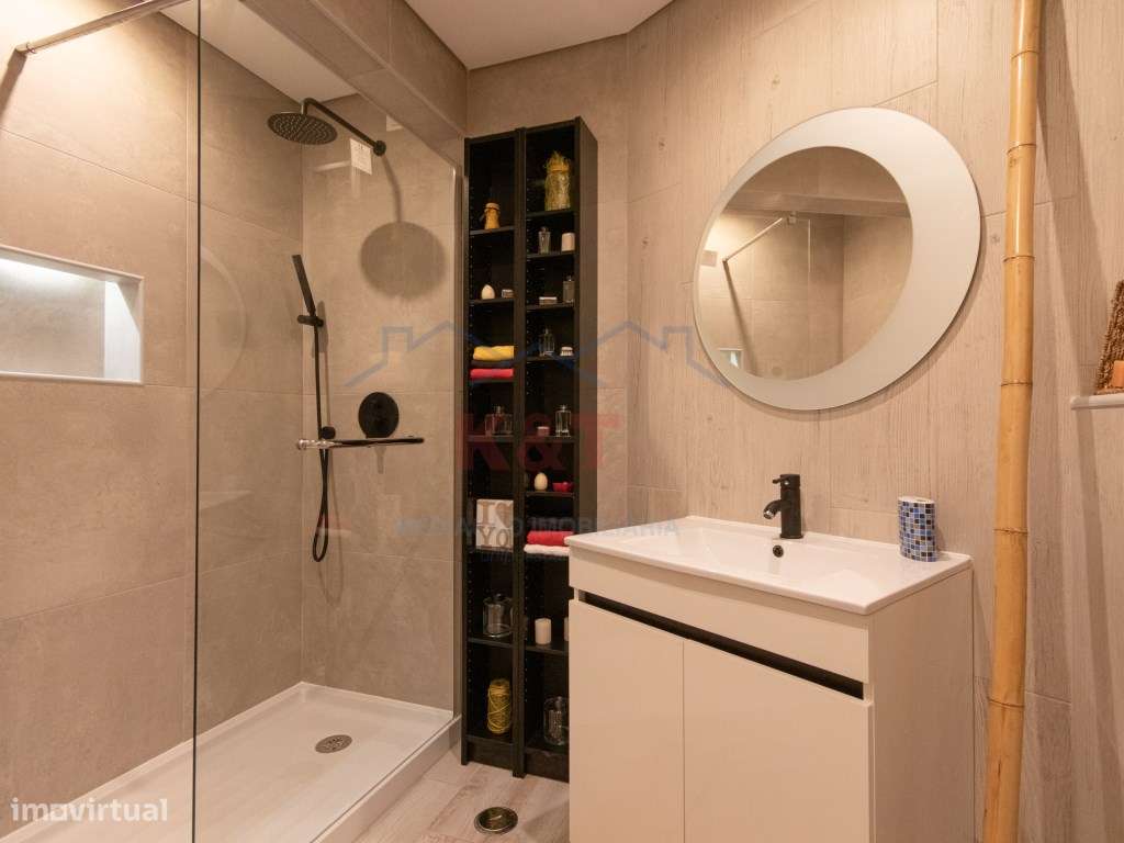 T2 remodelado na 1ª linha da Praia da Rocha-19