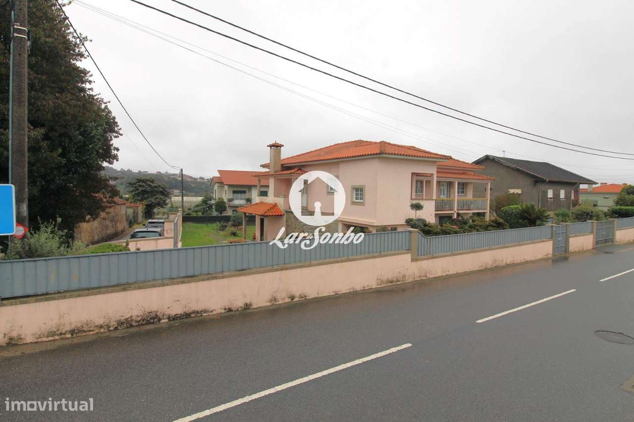 Moradia T3 com jardim em Barcelos-32