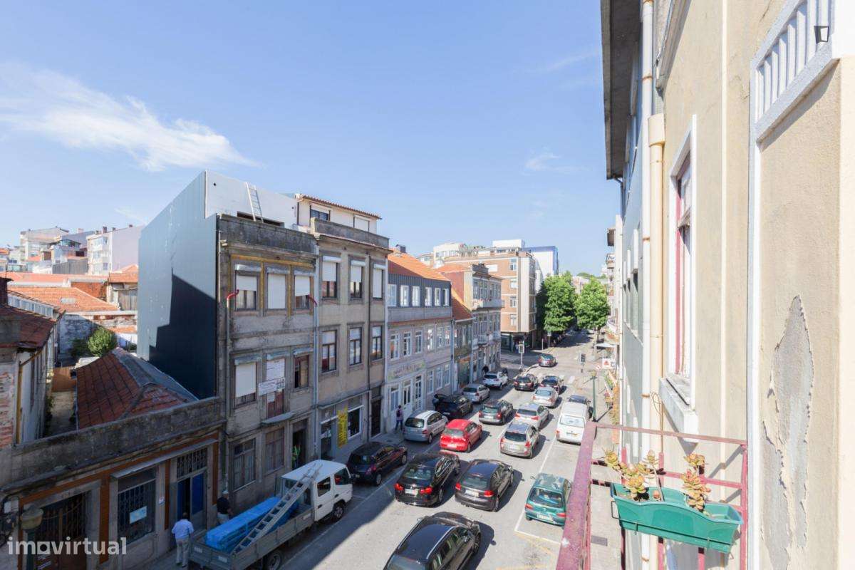 Quarto - localizado em Santo Ildefonso Porto - Grande imagem: 3/10