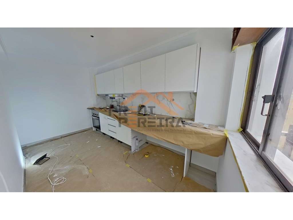 T2 renovado na Tapada das Mercês - A oportunidade que procurava, es... - Grande imagem: 3/23