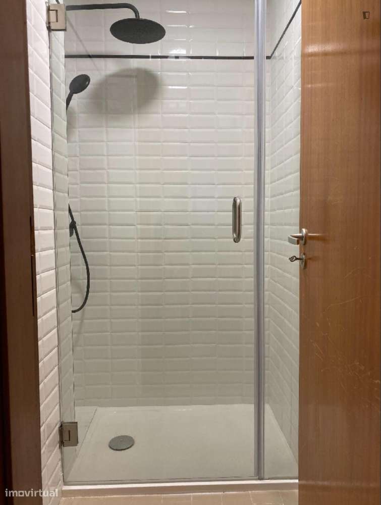 Quarto - localizado em Paranhos Porto - Grande imagem: 2/9