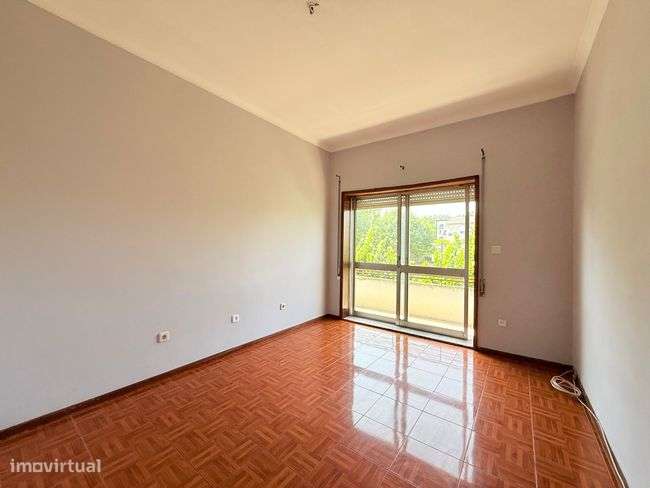 Apartamento T3 com Varanda e Garagem - Centro de Ermesinde:-5
