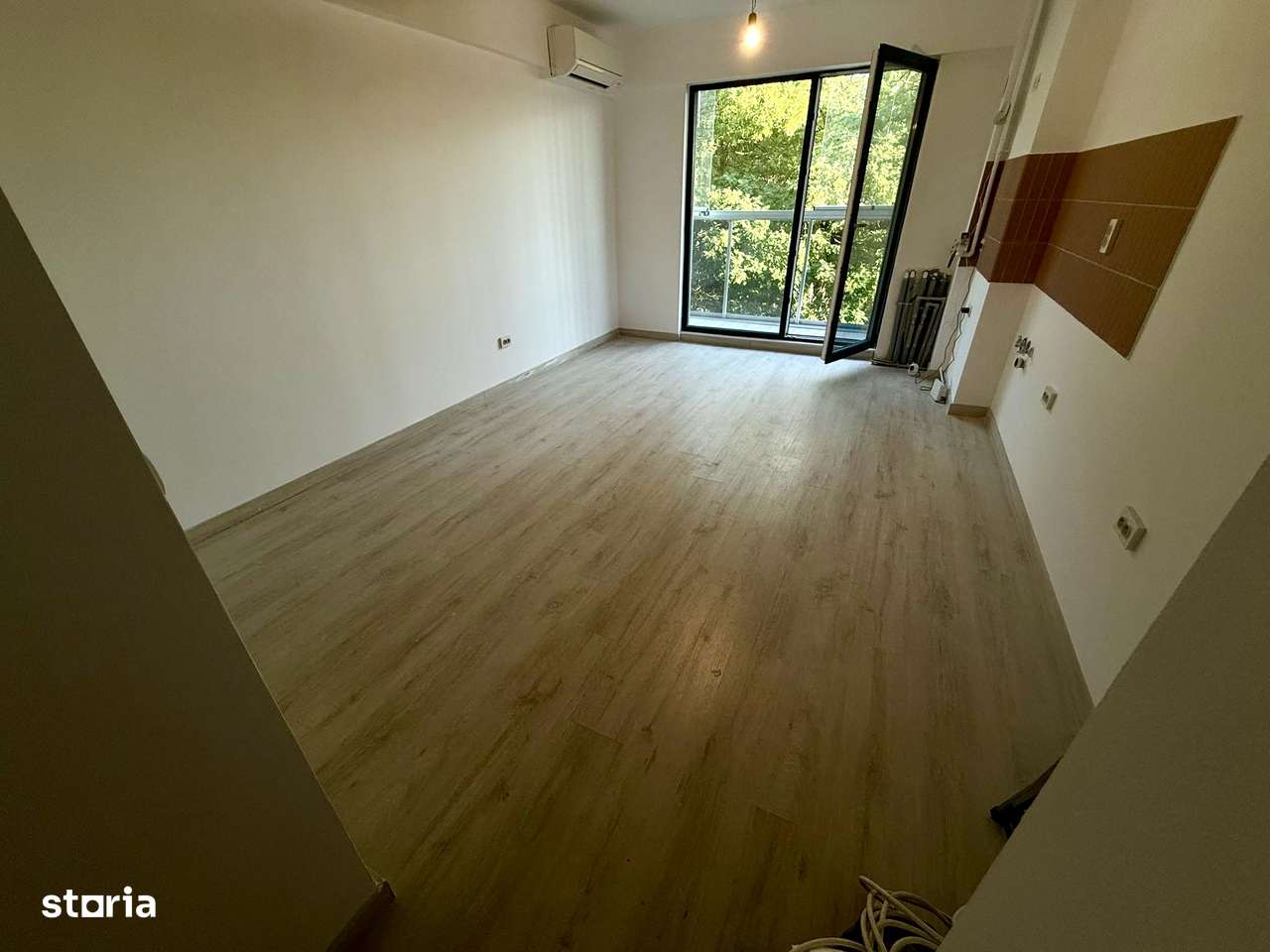 Studio Decebal | Bloc nou-9