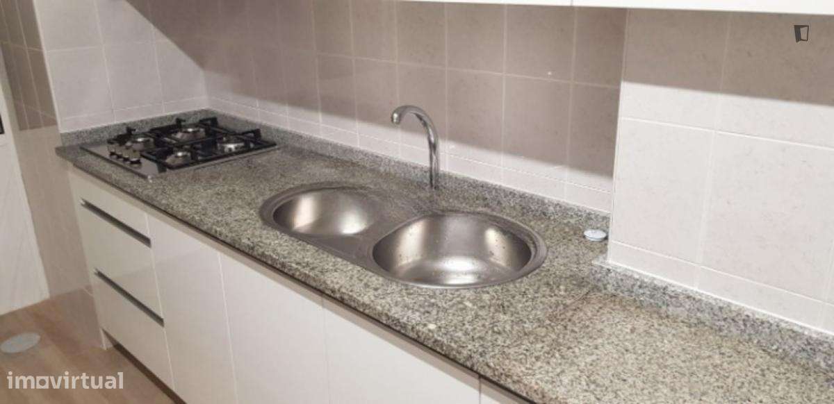 Quarto - localizado em Sé de Braga e São Lázaro Braga - Grande imagem: 5/9