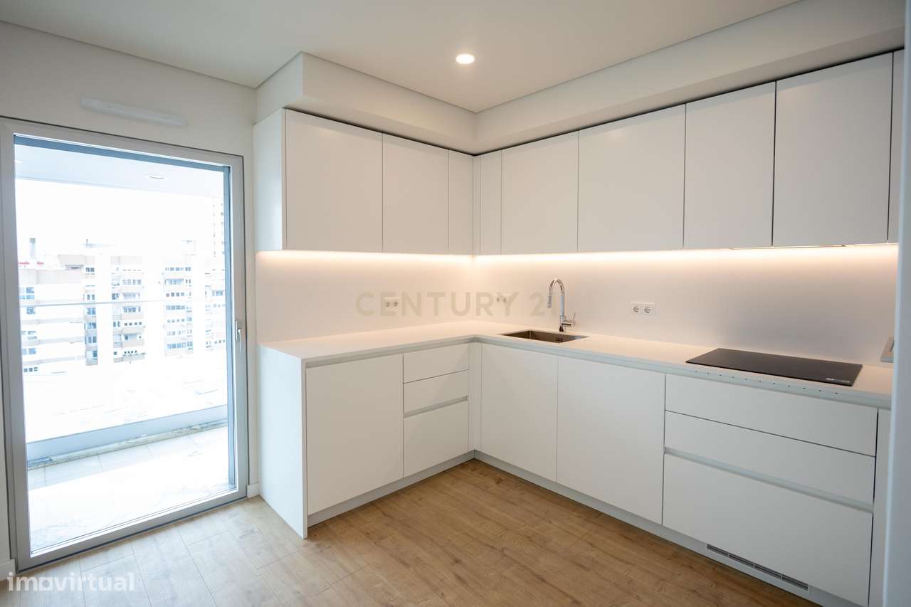 Apartamento T2 com estacionamento e piscina - Areeiro - Grande imagem: 5/15