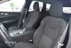 Volvo XC 60 B4 B Momentum - 11