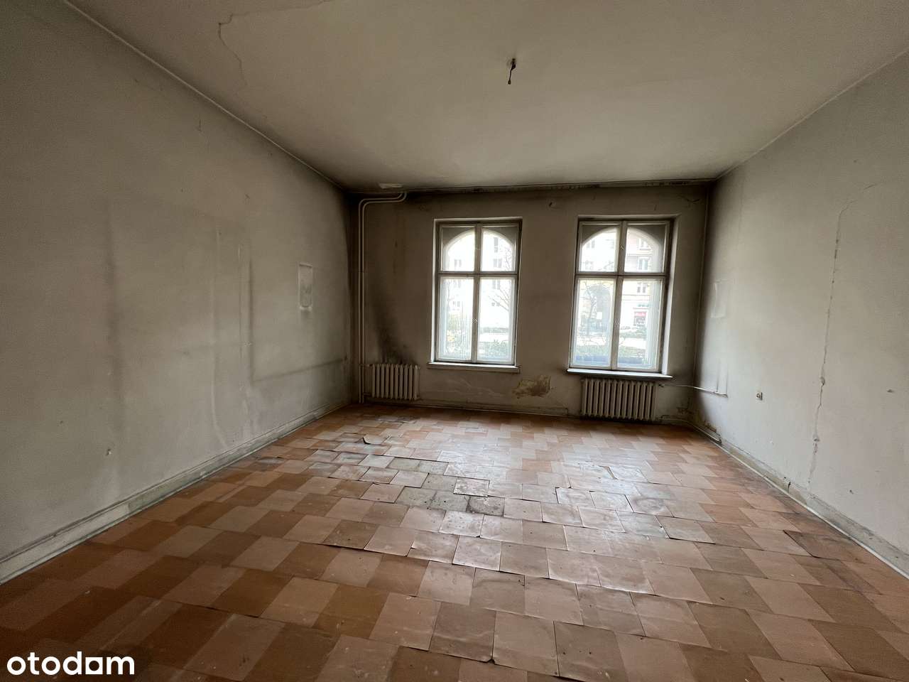 Aleja Fontann // Parter // FRONT-9