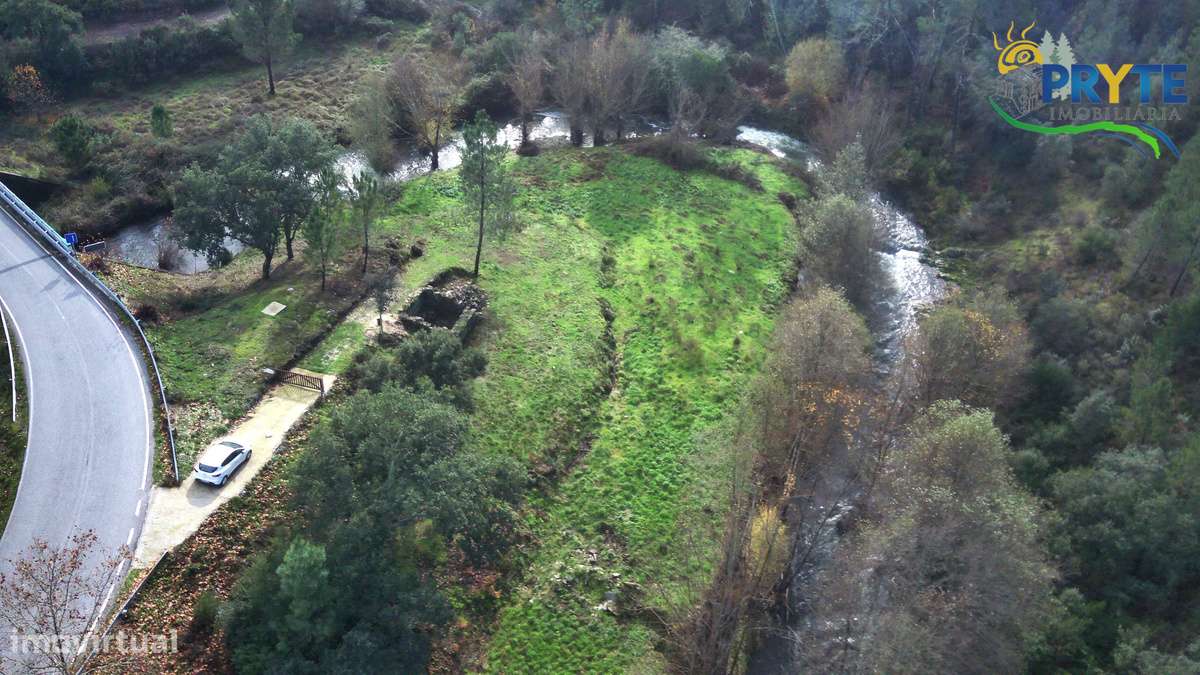 Ruína a confinar com Ribeira-8