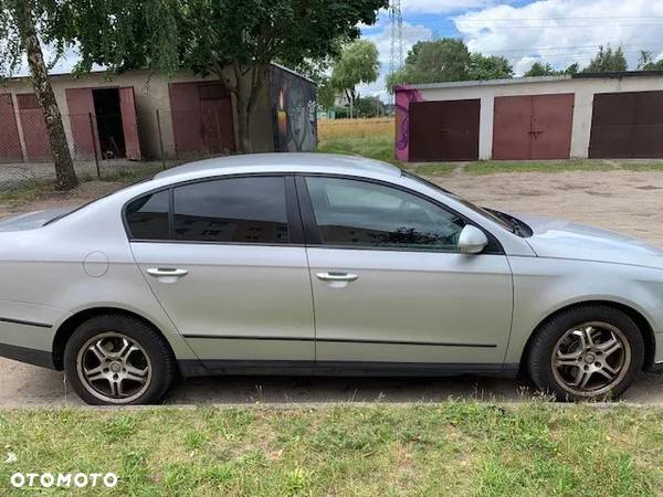 Volkswagen Passat 1.6 TDI Comfortline - 1