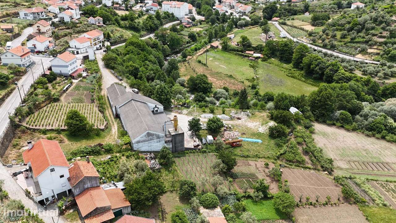 Terreno com pavilhões industriais operacionais com alto potencial de v - Grande imagem: 5/60