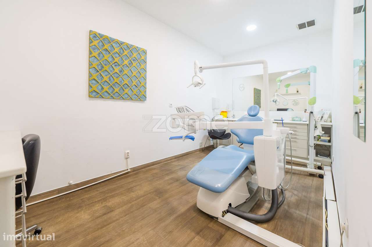Trespasse de Clínica Dentária Totalmente Equipada – Pronta a Operar... - Grande imagem: 1/34