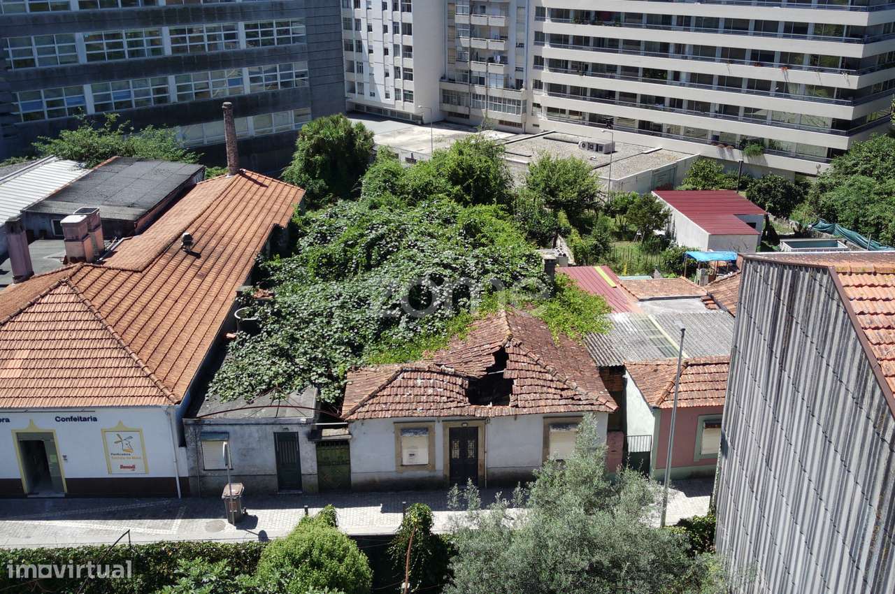 Moradia Térrea para Recuperar no Centro da Maia - Grande imagem: 4/14