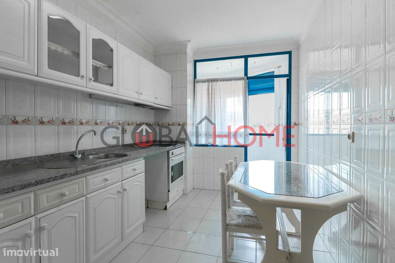 Apartamento T2 no centro de São Pedro da Cova-1