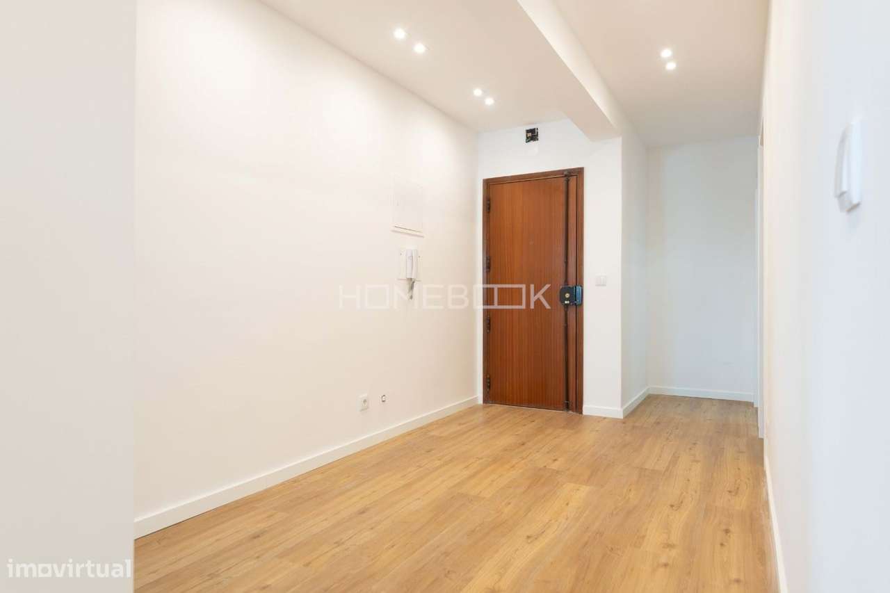 Apartamento T1 renovado em Santo Antonio da Caparica-3