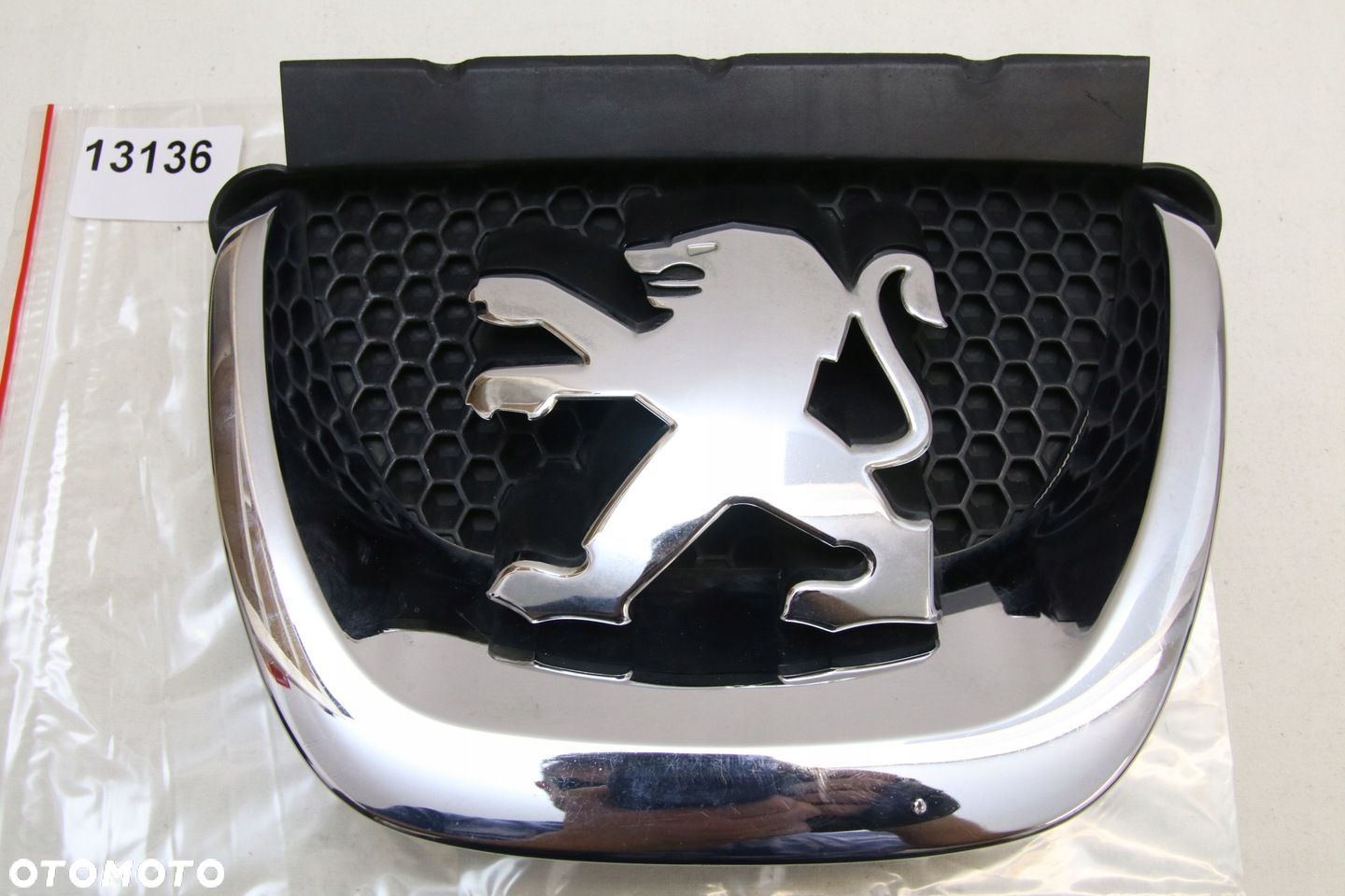 Logo Emblemat znaczek zderzak przod ORYGINAŁ Peugeot 308 I 1 t7 2007-2013 - 1