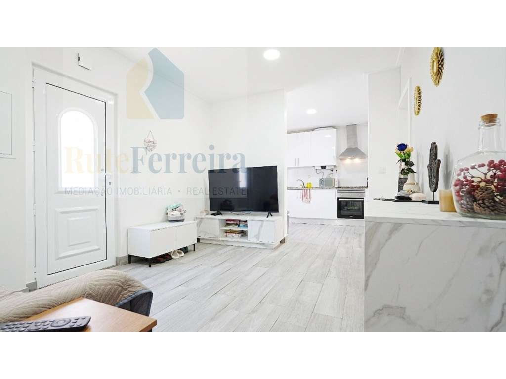 Moradia T2 com espaço exterior localizada junto à cidade de Torres ...-12