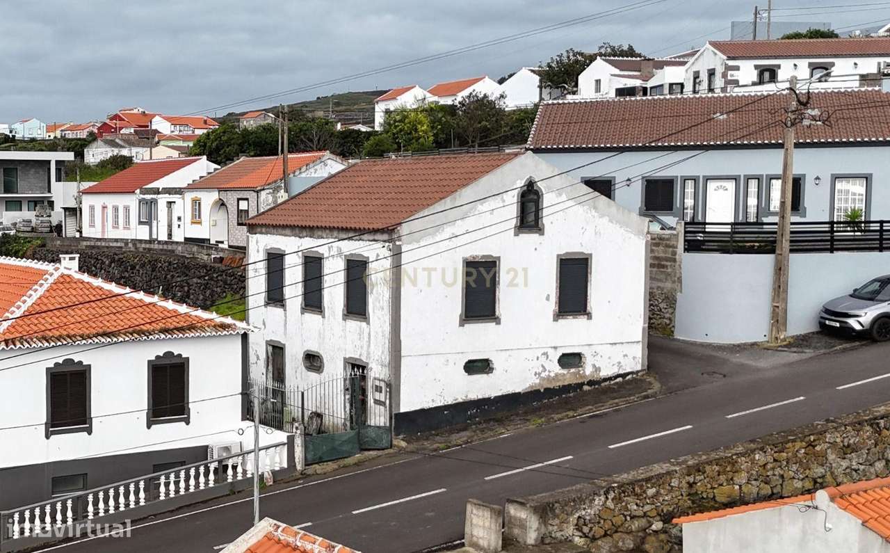 Moradia T2 em fase renovação em Porto Judeu, Ilha Terceira - Grande imagem: 2/10