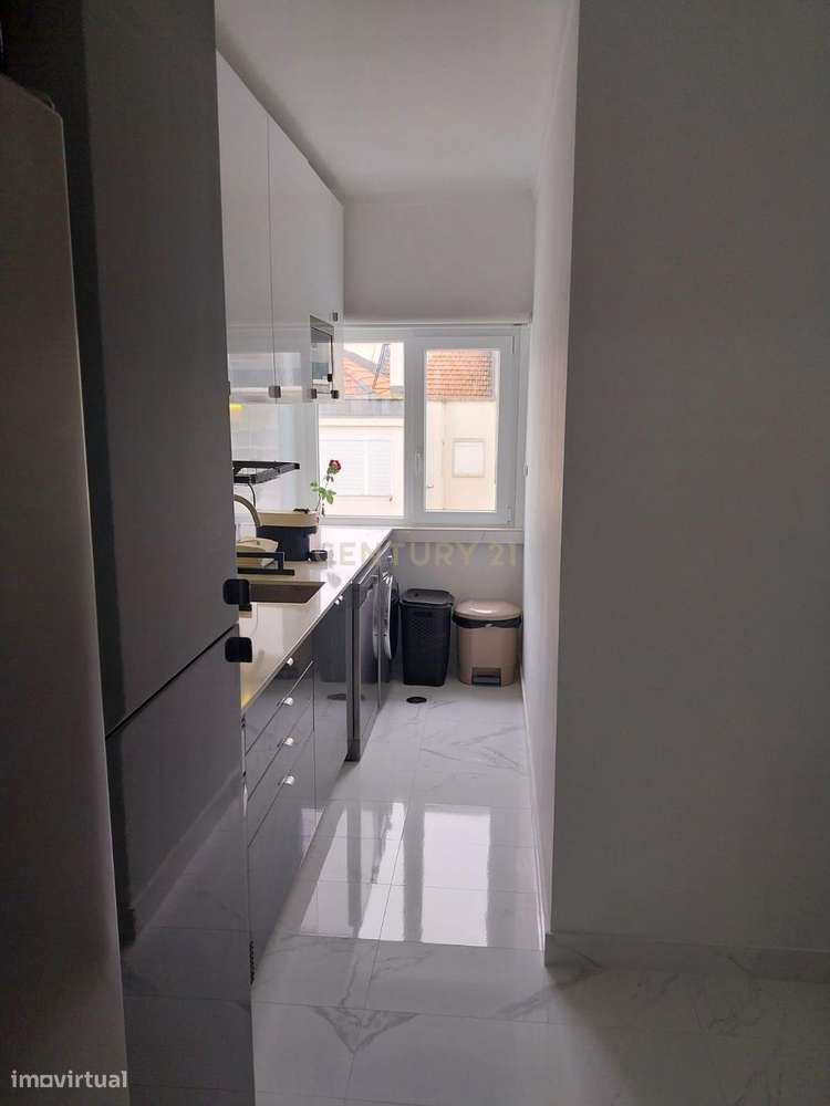 Apartamento T2 remodelado para arrendamento no centro de Algés - Grande imagem: 5/19