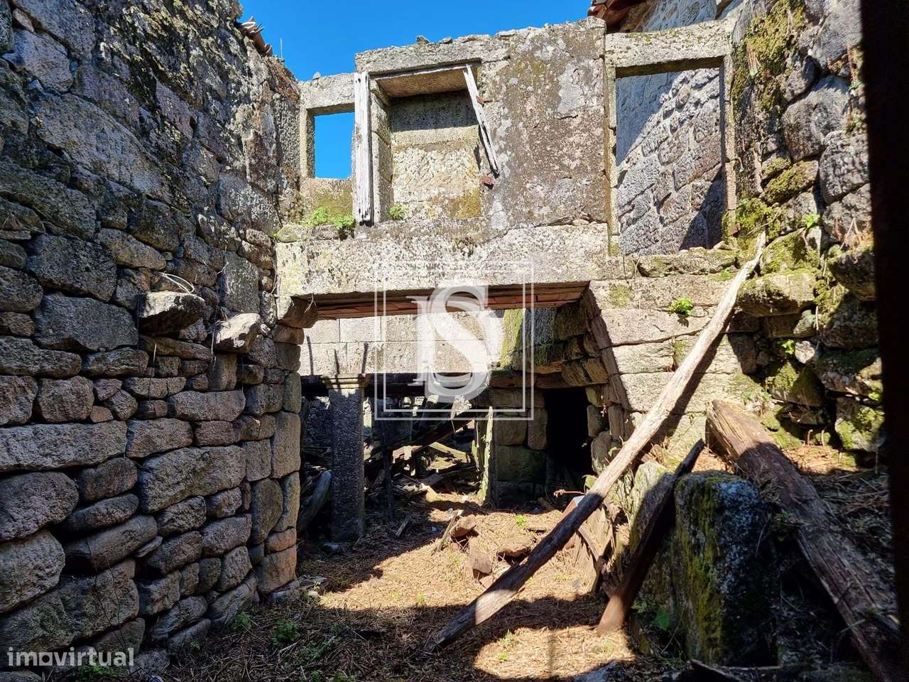 Moradia para Restaurar T3 situada em Campos, UDF de Ruivães e Campos,-5