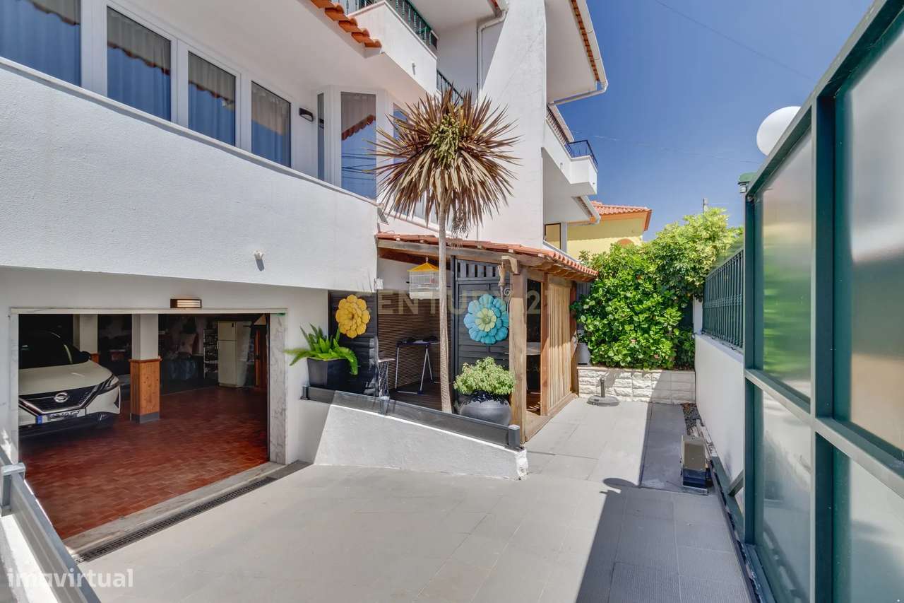 MORADIA T4 COM JARDIM E GARAGEM-52