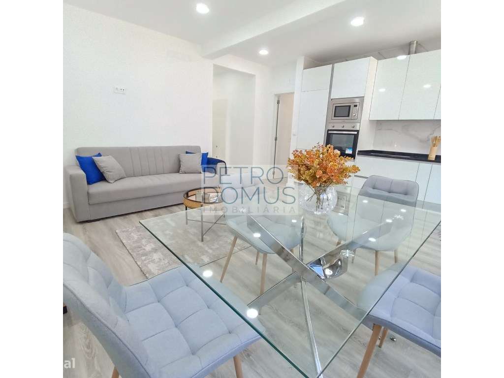 T3 EM REMODELAÇÃO TOTAL NA ESTRADA DE BENFICA (INCLUI HOME STAGING) - Grande imagem: 4/21