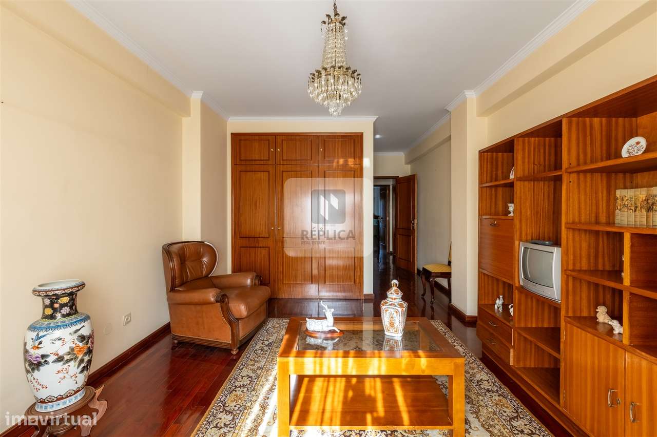 Apartamento T2 com varanda e Garagem em Matosinhos-26