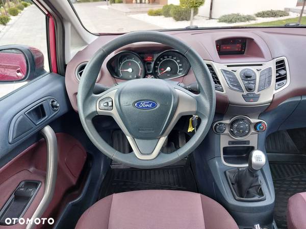 Ford Fiesta 1.25 Platinium X - 32