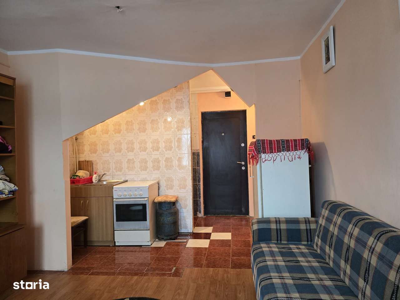 De vânzare garsonieră de buget Strada Condorilor, (uzina Aerostar).-8