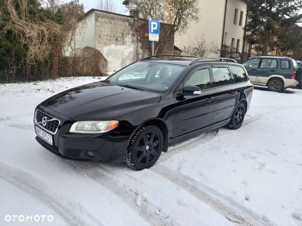 Volvo V70 2.5T Momentum - 1