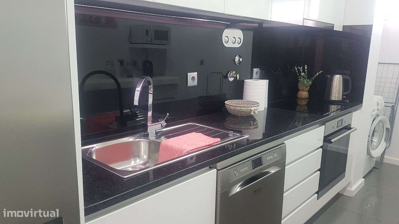 Arrenda-se t2 mobilado equipado lugar de garagem a 20 mts da praia - Grande imagem: 4/14