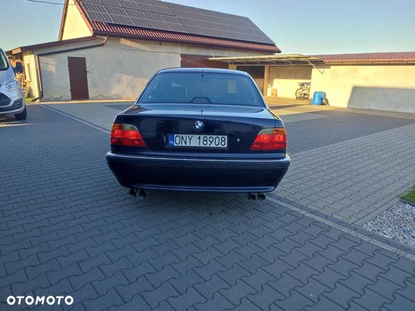 BMW Seria 7 740i - 3