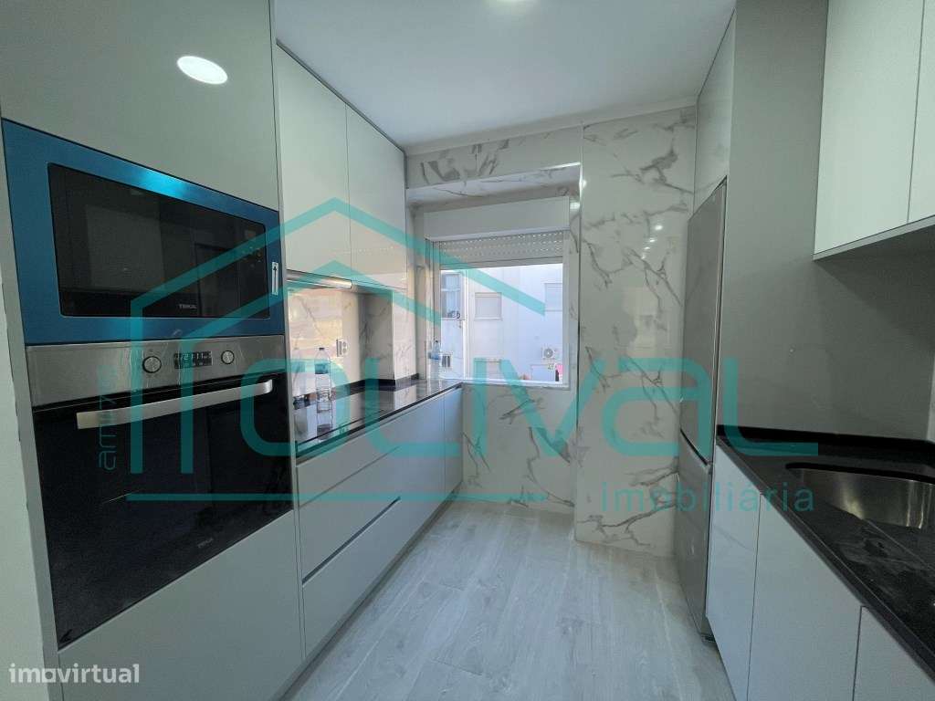 Apartamento T2 Renovado Centro da Cidade-3