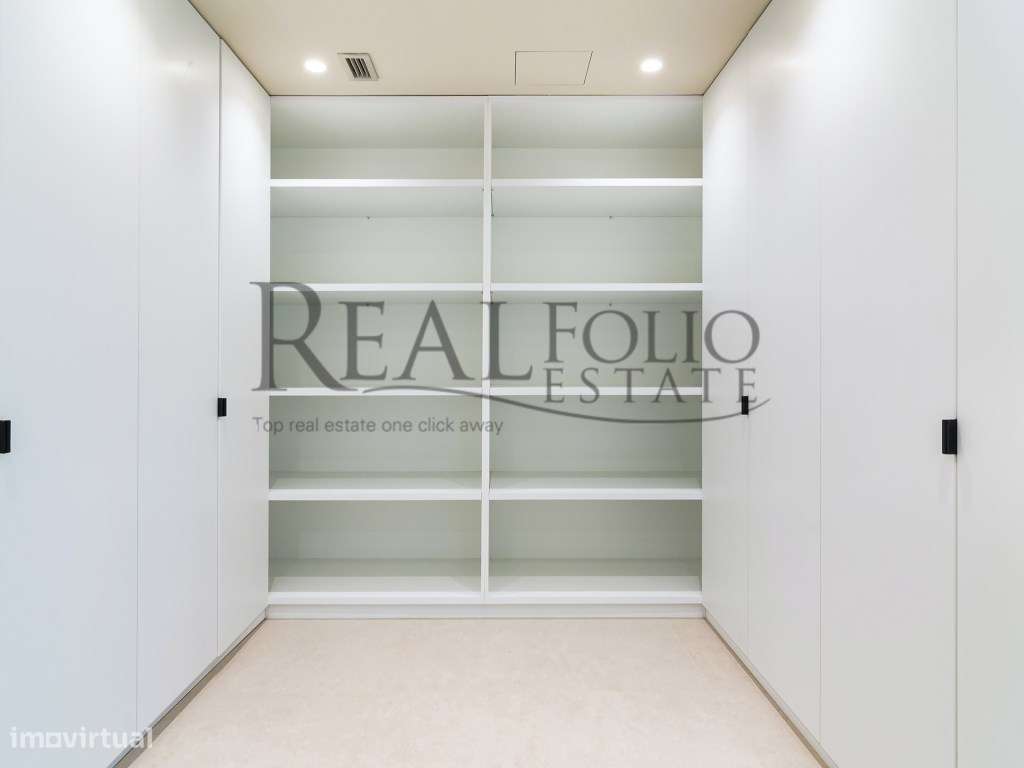 Moradia T5 com acabamentos de luxo e vista panorâmicas sobre a Baia...-46