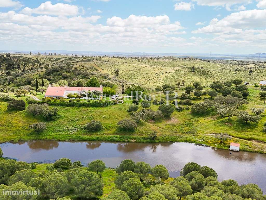 Herdade com 90 hectares e várias construções em Moura, Beja - Grande imagem: 5/51