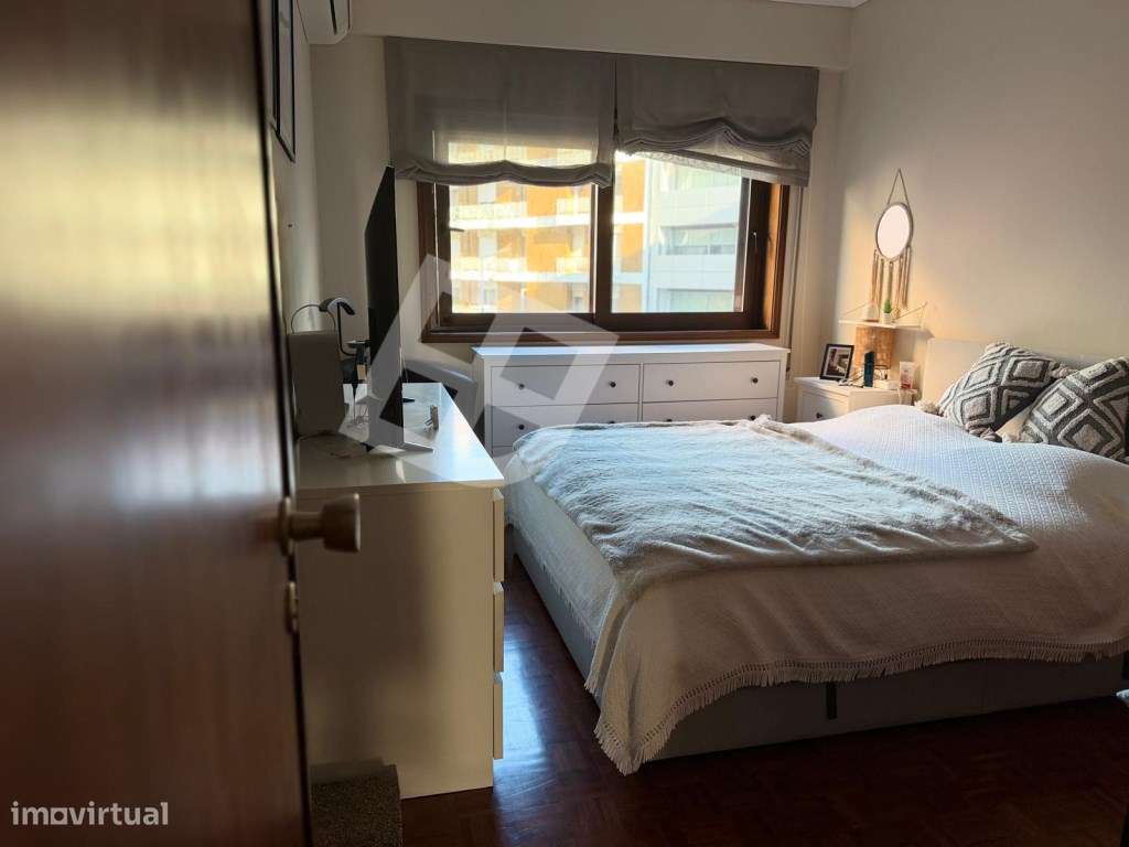 Apartamento T4 c/ Varanda - Av. Lourenço Peixinho-26