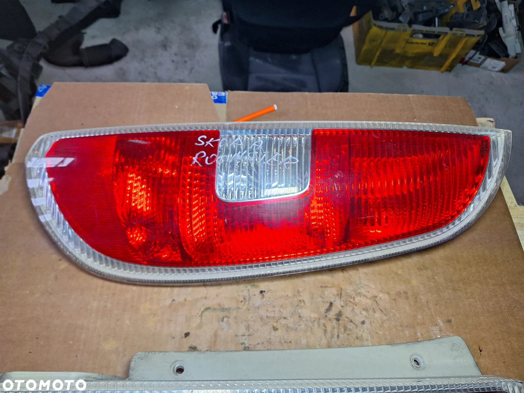 Skoda Roomster lampa prawa lub lewa  tył - 7