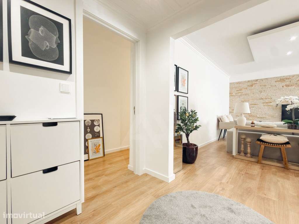 Apartamento T2 renovado e mobilado em Massamá com 107 m² e arrecadação-16