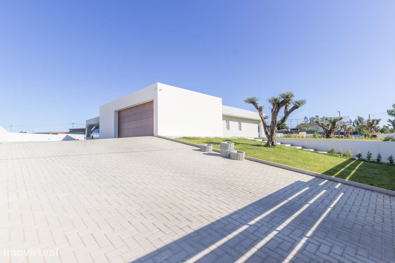 Vila Alegre / Fernão Ferro - Luxuosa moradia térrea T3 lote de 2775 m²-31