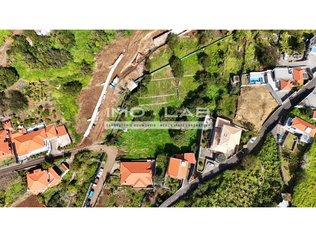 Terreno com 1033 - ENORME POTENCIAL - Calheta-19