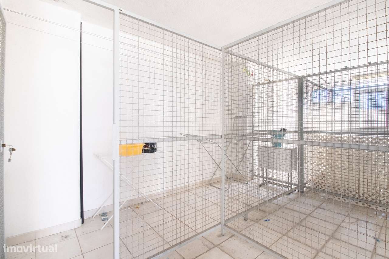 Apartamento T2 com garagem em Nova Carnaxide-27