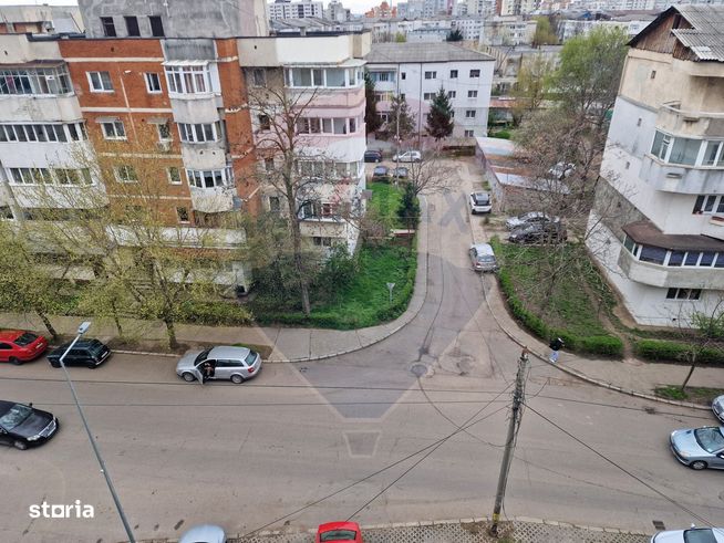 Apartament cu 3 camere de vânzare în zona Stefan cel Mare-18