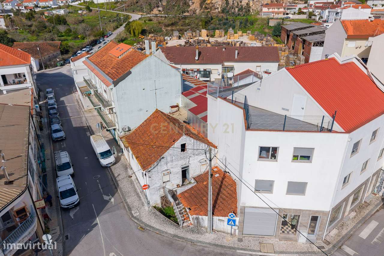 Moradia com Potencial de Reabilitação ou Projeto de Construção-3