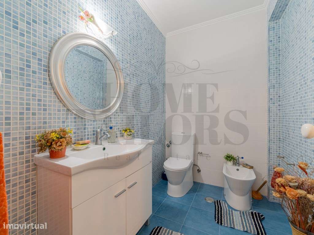 Refúgio de Elegância na Margem Sul: Moradia Única na Verdizela-27