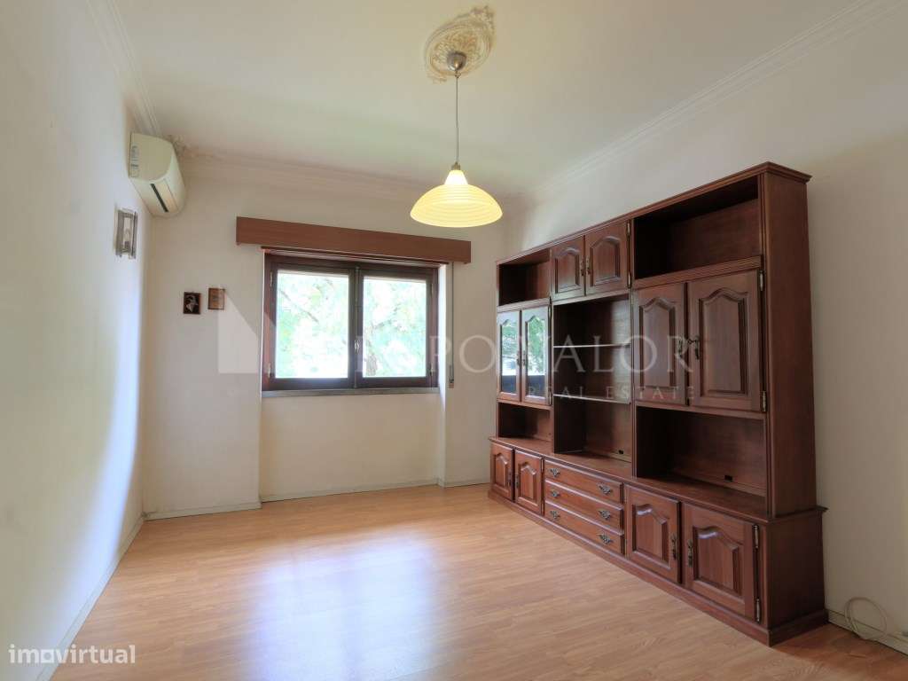 Moradia Isolada T4+2 com Garagem em Mem Martins-15