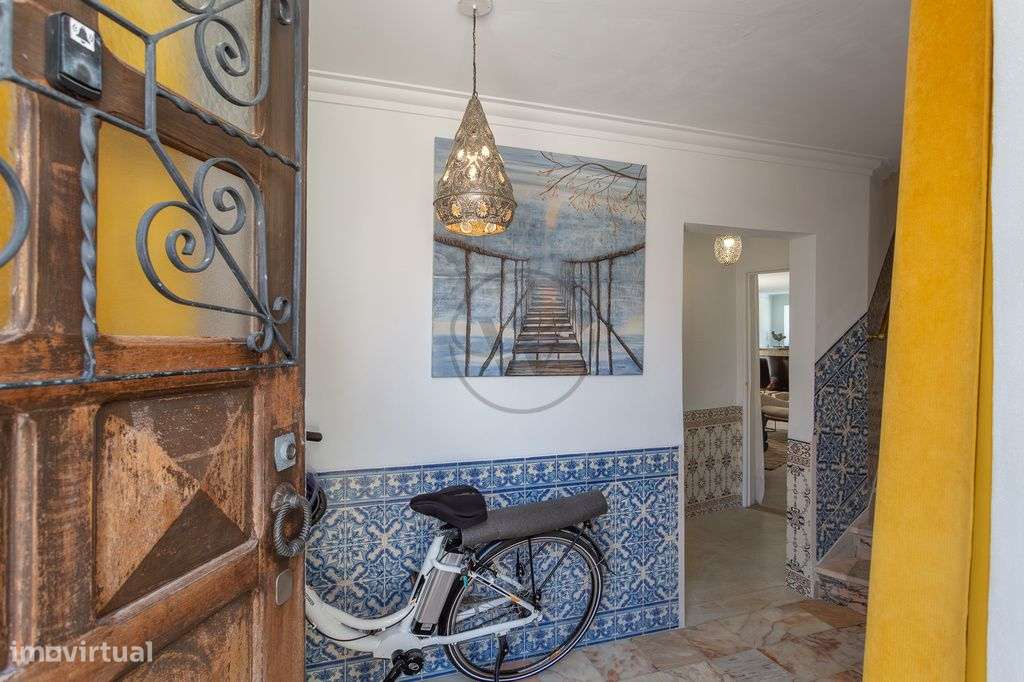 Moradia T5 com jardim e piscina no coração histórico de Azeitão - Grande imagem: 4/58